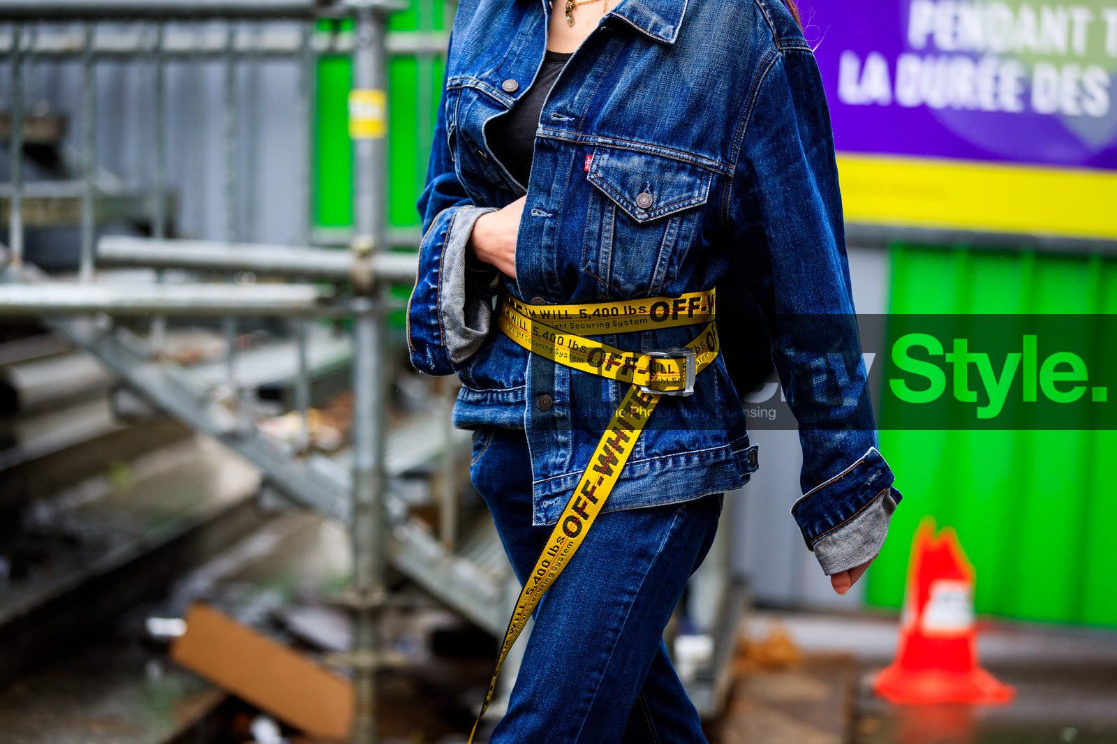 atmosphere details, AUTUMN WINTER 2017-2018, AW 17-18, blue denim, denim jacket, denim pants, detail, FALL WINTER 2017-2018, fashion week, frenchystyle, FW, FW 17-18, horizontal, jeans, jonathan paciullo, off white, PARIS, PFW, street style, tone on tone, total look denim, trousers, yellow belt