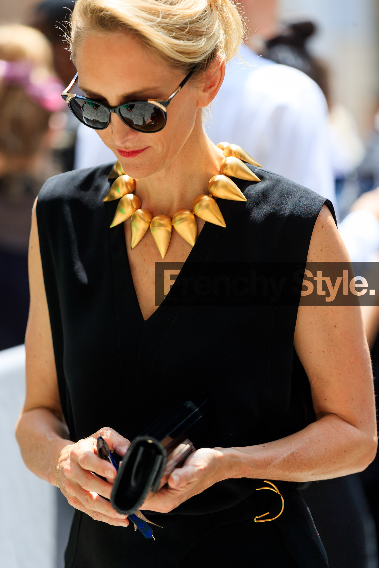 atmosphere details, black bag, black dress, detail, fashion week, frenchystyle, FW, jonathan paciullo, leather bag, MENSWEAR, necklace, PARIS, PFW, SPRING SUMMER 2018, SS 18, street style, sunglasses, vertical