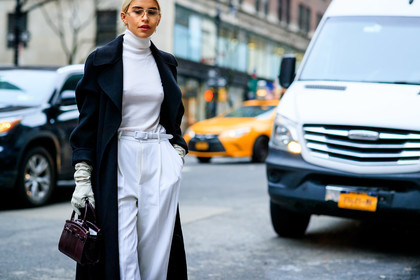 black coat, bordeaux, brown bag, burgundy, caro daur, leather bag, leather gloves, ralph lauren, sunglasses, trousers, turtleneck sweater, white gloves, white pants, white sweater, frenchystyle, jonathan paciullo, street style, NYFW, NEW YORK, AUTUMN WINTER 2019-2020, AW 19-20, FALL WINTER 2019-2020, FW 19-20, fashion week, FW, atmosphere details, horizontal, detail