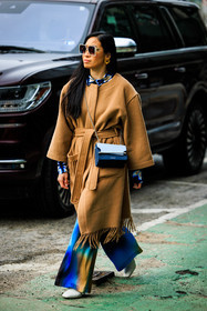 70s glasses, 70 sunglasses, 70S look, flared pants, flares coat, camel trench, classic trench, crossbody bag, white sunglasses, leather crossbody bag, big creole, golden earring, black crossbody, multicolor shirt, multicolor pants, Miki Cheung, street style, jonathan paciullo, FW, frenchystyle, fashion week, NYFW, NEW YORK, AUTUMN WINTER 2022-2023, FALL WINTER 2022_2023, FW 22-23, vertical, full length