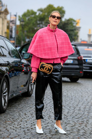 chanel bag, chanel belt, chanel jacket, chanel coat, chanel cape, pink cape, pink jacket, tweed jacket, black vinyl pants, black vinyl bag, fur bag, fur belt, chanel sunglasses, zipped jacket, white leather shoes, kitten heels shoes, pearl heels, PARIS, PFW, SPRING SUMMER 2020, SS 20, fashion week, frenchystyle, FW, jonathan paciullo, street style, vertical, full length