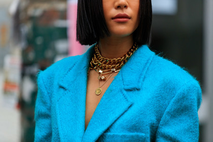 max mara jacket, max mara look, blue jacket, blue tights, multi necklace, chain necklace, golden necklace, fashion week, frenchystyle, FW, jonathan paciullo, street style, MFW, MILAN, SPRING SUMMER 2020, SS 20