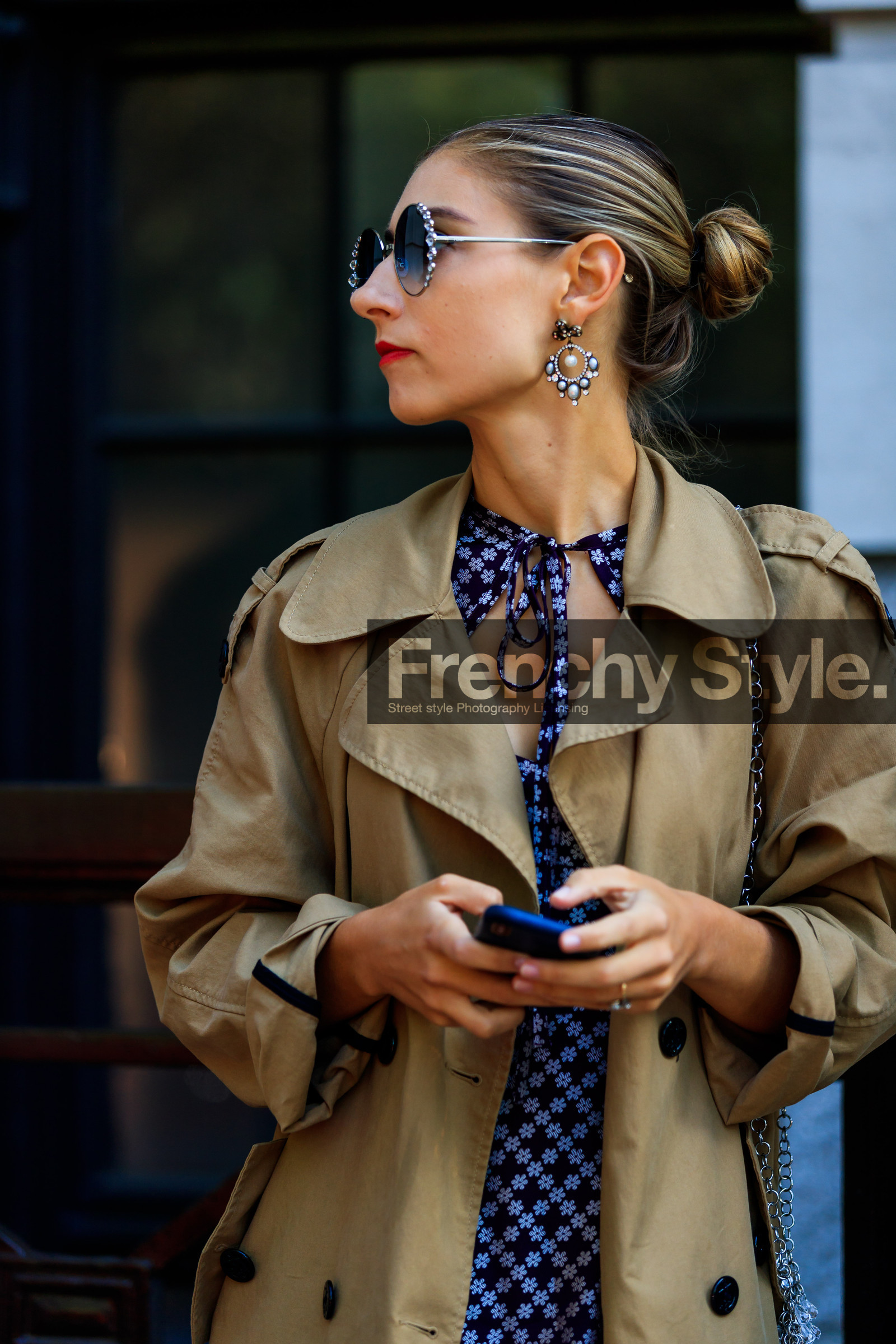 erika boldrin, jenny walton, beige coat, black and white, checked, earrings, graphic dress, plaid, printed dress, red lips, sunglasses, trench coat, fashion week, frenchystyle, FW, jonathan paciullo, street style, LFW, LONDON, SPRING SUMMER 2019, SS 19, vertical, detail, atmosphere details