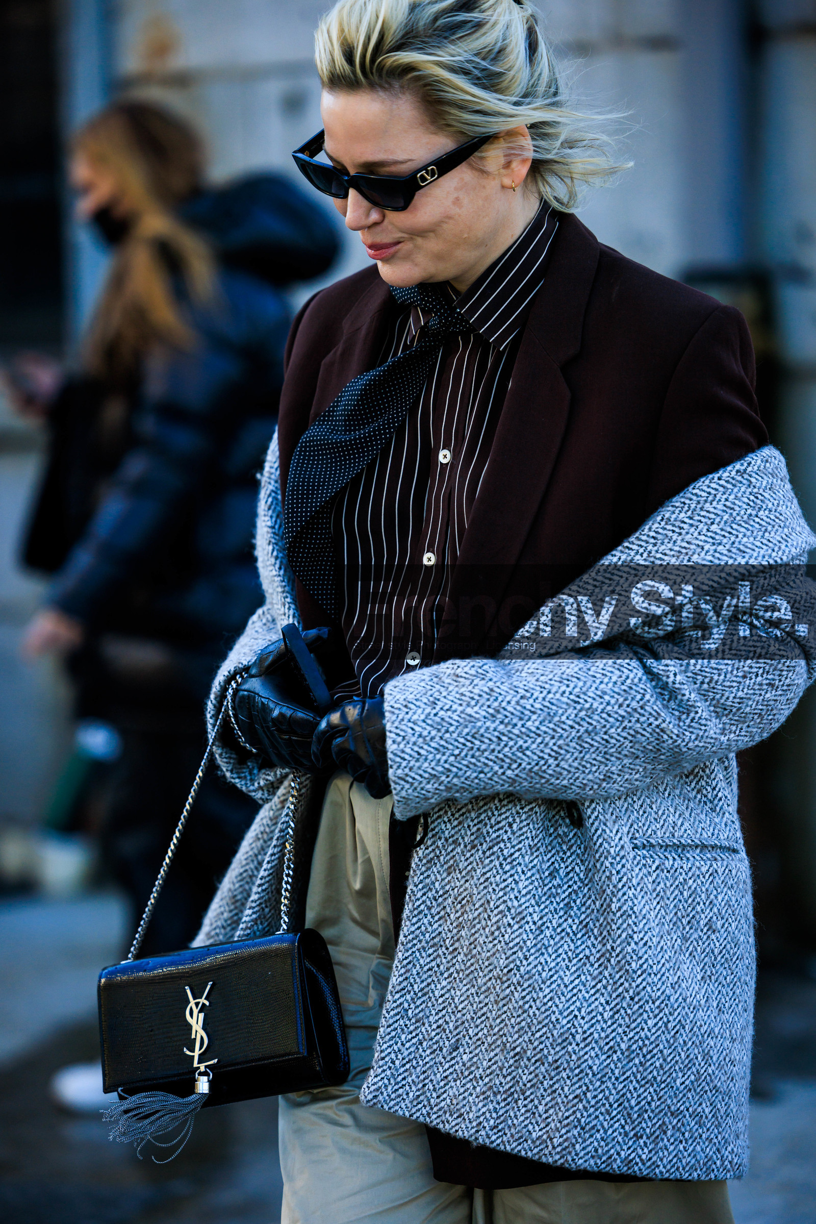 details, black sunglasses, valentino sunglasses, black printed tie, tweed blazer, grey blazer, brown blazer, street style, jonathan paciullo, FW, frenchystyle, fashion week, NYFW, NEW YORK, AUTUMN WINTER 2022-2023, FALL WINTER 2022_2023, FW 22-23, vertical, atmosphere details