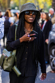 bag, black shirt, black sunglasses, bob, kakhi bag, kakhi bob, nailart, necklace, quilted bob, rings, shirt, silver necklace, striped shirt, sunglasses, street style, jonathan paciullo, FW, frenchystyle, fashion week, PFW, PARIS, SPRING SUMMER 2022, SS 22, vertical, atmosphere details
