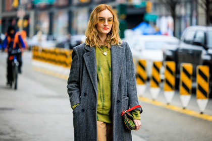 green jumper, tie dye jumper, grey coat, black buttoned coat, buttoned trench, yellow sunglasses, baguette fendi bag, chain necklace, fendi vintage bag, fendi logo bag, hannah baxter, street style, jonathan paciullo, FW, frenchystyle, fashion week, NYFW, NEW YORK, AUTUMN WINTER 2022-2023, FALL WINTER 2022_2023, FW 22-23, atmosphere details, horizontal
