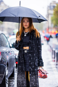 bag, belt, black coat, black crop top, black skirt, chanel belt, chanel look, check, coat, crop top, necklace, Niki Wu Jie, pearl necklace, printed bag, red bag, skirt, tartan print, umbrella, fashion week, frenchystyle, FW, jonathan paciullo, street style, PFW, PARIS, SPRING SUMMER 2022, SS 22, vertical, atmosphere details