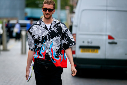 black bag, black pants, black shirt, fanny pack, floral, flowers, graphic shirt, prada, printed shirt, sunglasses, fashion week, frenchystyle, FW, jonathan paciullo, street style, LFW, LONDON, SPRING SUMMER 2019, SS 19, atmosphere details, horizontal, detail