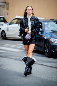 black leather boots, polish boots, wedge boots, fur boots, black leather jacket, black leather shorts, polish jacket, polish shorts, fringe jacket, white shirt, ruffle shirt, pleated shirt, philosophy shorts, philosophy shirt, philosophy look, philosophy jacket, philosophy boots, purple bag, lilac bag, bucket bag, sparkling bag, mini bag, silk shirt, street style, jonathan paciullo, FW, frenchystyle, fashion week, MFW, MILAN, SPRING SUMMER 2021, SS 21, vertical, full length