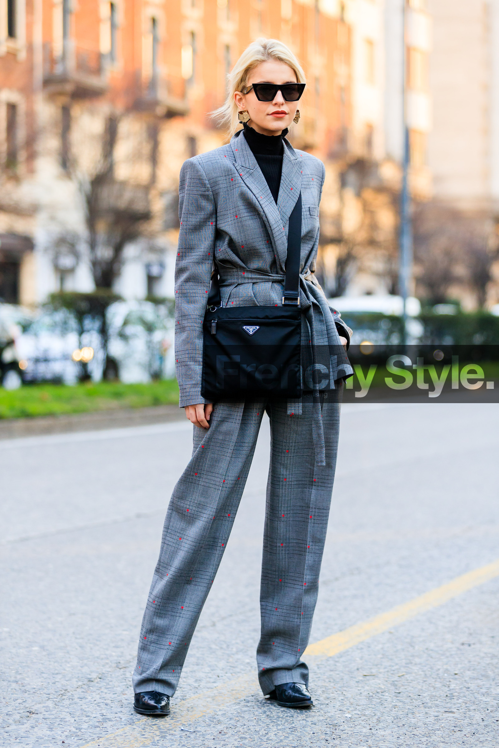 black bag, black shoes, black turtleneck, grey jacket, grey pants, grey suit, leather bag, leather shoes, prada, sunglasses, trousers, fashion week, frenchystyle, FW, jonathan paciullo, street style, MFW, MILAN, AUTUMN WINTER 2018-2019, FALL WINTER 2018-2019, FW 18-19, vertical, full length, caro daur