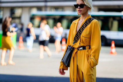 black bag, fendi, leather bag, monogram, sunglasses, trousers, yellow belt, yellow jumpsuit, PFW, fashion week, frenchystyle, FW, jonathan paciullo, street style, PARIS, horizontal, atmosphere details, detail, AUTUMN WINTER 2018-2019, FALL WINTER 2018-2019, FW 18-19, caro daur