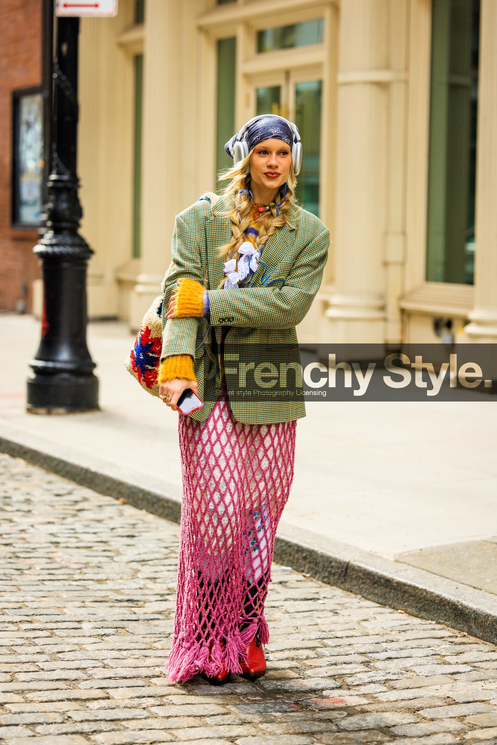 fishnet skirt, pink long, skirt, dark green blazer, plaid blazer, knitted jumper, stripes jumper, multicolor jumper, pigy tails, white hair bows, blue bandana, hair bandana, headphones, red bottines, stones necklace, mutlticolor necklace, lindsay vrckovnik, street style, jonathan paciullo, FW, frenchystyle, fashion week, NYFW, NEW YORK, AUTUMN WINTER 2022-2023, FALL WINTER 2022_2023, FW 22-23, vertical, full length