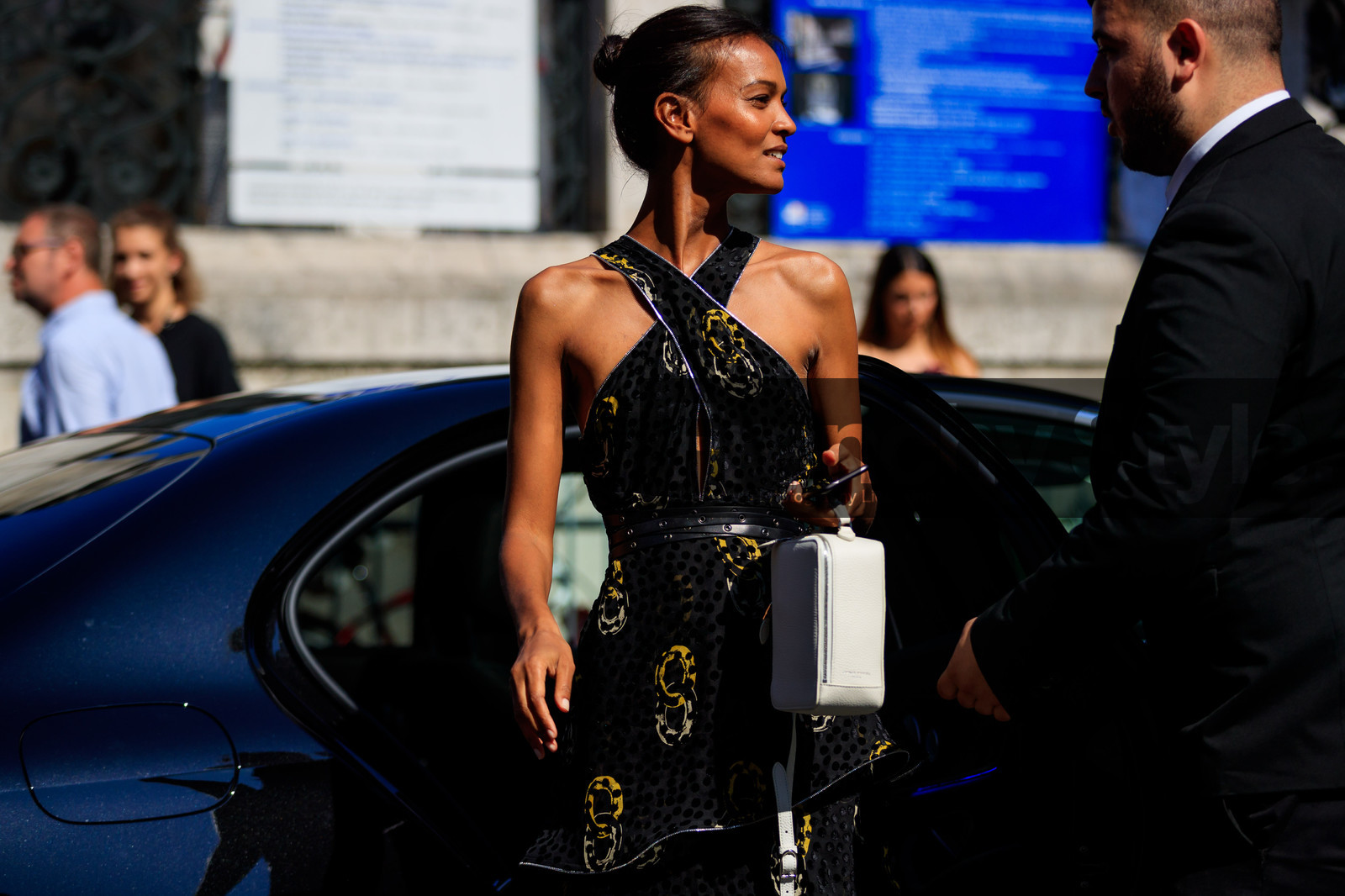 black belt, black dress, graphic dress, leather bag, leather belt, printed dress, white bag, fashion week, frenchystyle, FW, jonathan paciullo, street style, PFW, PARIS, atmosphere details, horizontal, detail, model, AUTUMN WINTER 2018-2019, FALL WINTER 2018-2019, FW 18-19, Liya Kebede