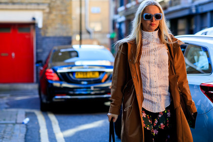 black sunglasses, sunglasses, blue sunglasses, white shirt, high collar shirt, beige parka, striped shirt, floral printed skirt, fashion week, frenchystyle, FW, jonathan paciullo, street style, atmosphere details, horizontal, detail