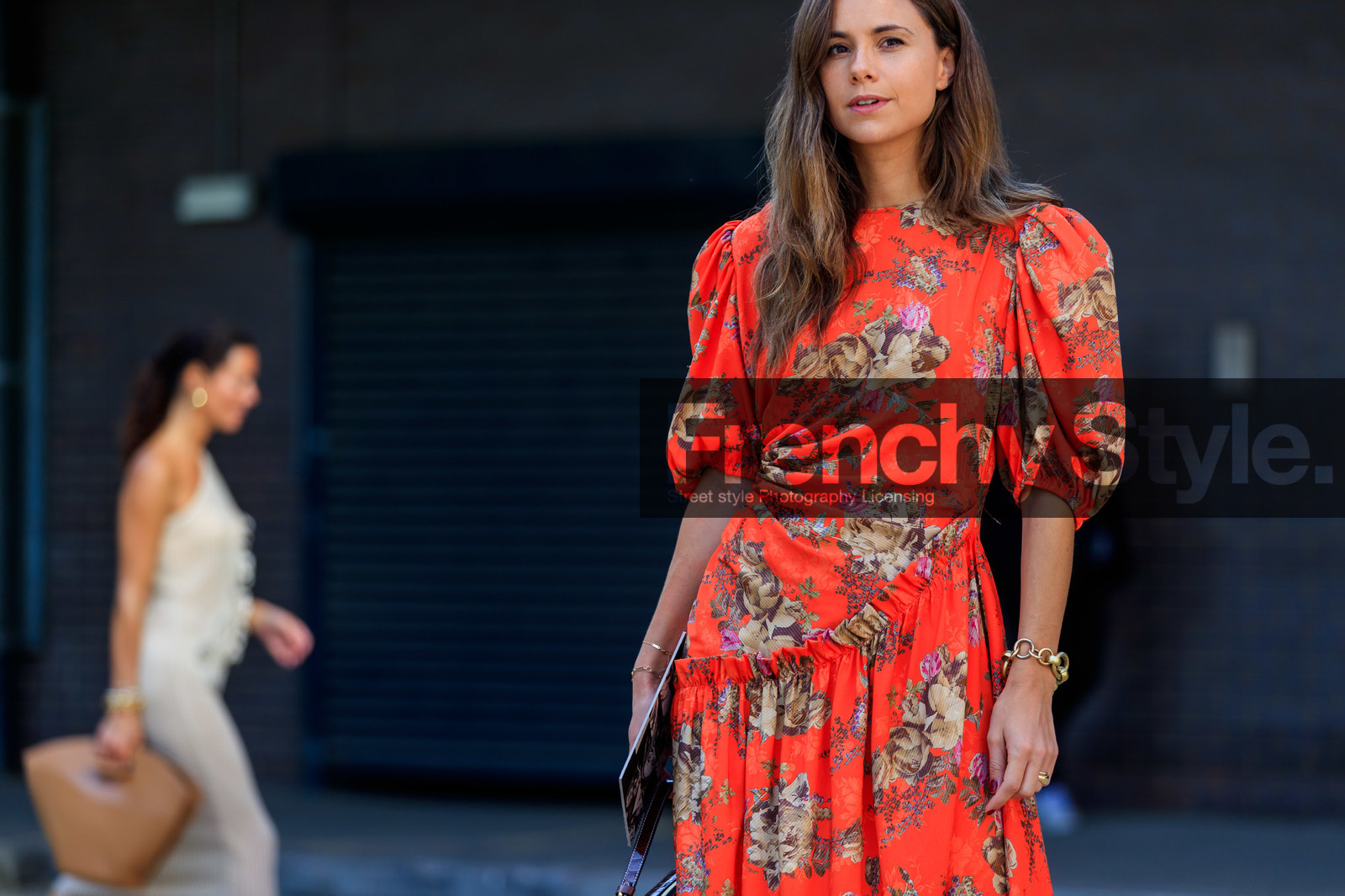 florrie thomas, red dress, floral printed dress, drape dress, mid long sleeves dress, mid long dress, balloon sleeves, ruffle dress, high boots, animal skin boots, high heels boots, hand bag, animal skin bag, brown leather bag, round bag, big chain bracelet, golden bracelet, fashion week, frenchystyle, FW, jonathan paciullo, street style, atmosphere details, horizontal, detail