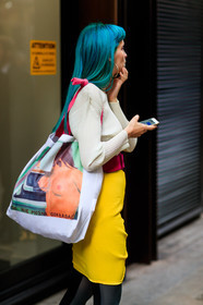 atmosphere details, beige top, blue hair, detail, dyed hair, fashion week, frenchystyle, FW, jonathan paciullo, leather bag, LFW, LONDON, printed bag, SPRING SUMMER 2018, SS 18, street style, tote bag, vertical, yellow skirt