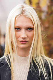 blond hair, detail, freckles, natural makeup, fashion week, frenchystyle, FW, jonathan paciullo, street style, PFW, PARIS, SPRING SUMMER 2022, SS 22, vertical, atmosphere details, model, portrait