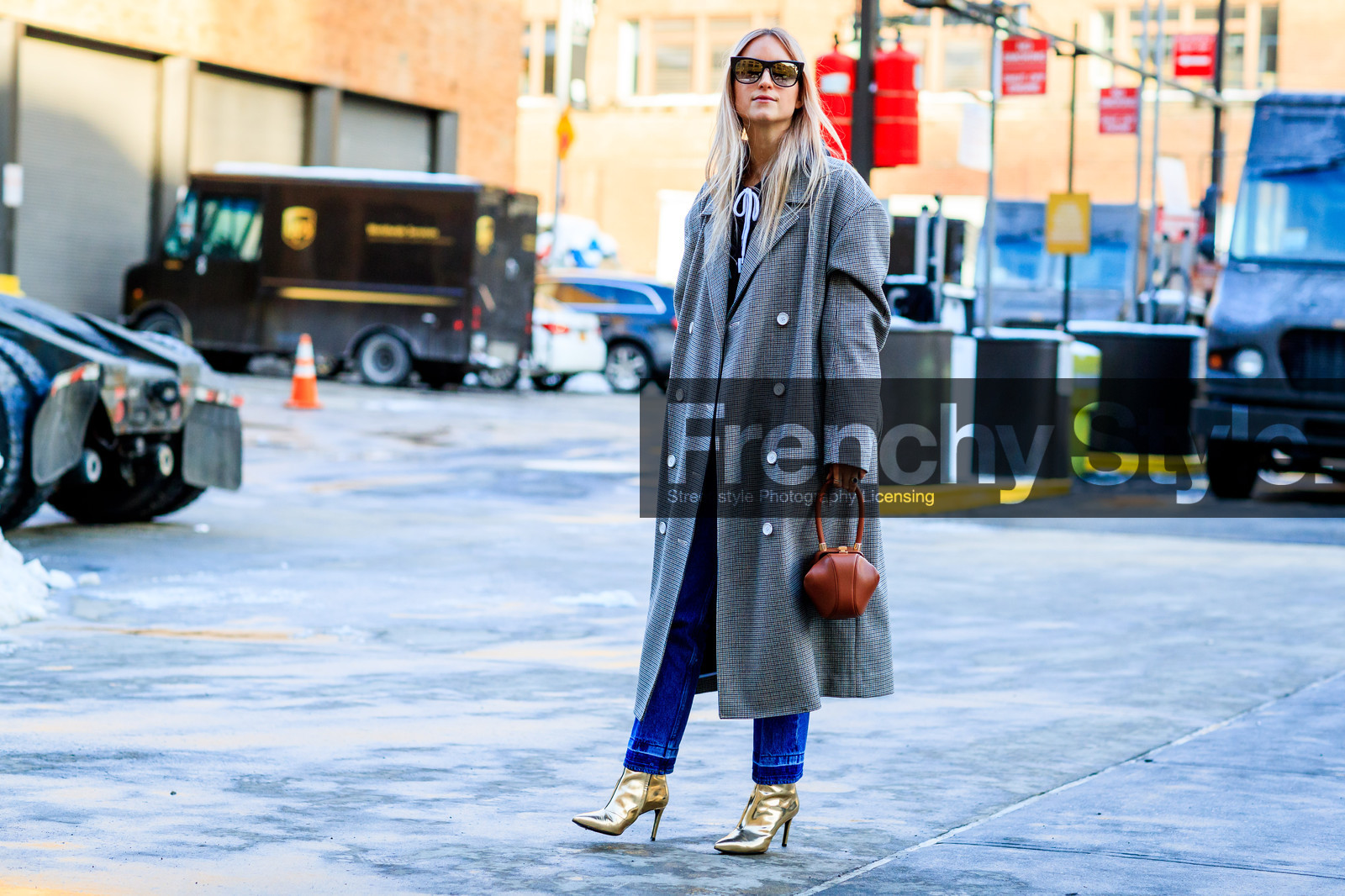 atmosphere details, AUTUMN WINTER 2017-2018, AW 17-18, blue denim, brown bag, Charlotte Groeneveld, checked coat, denim pants, FALL WINTER 2017-2018, fashion week, frenchystyle, full length, FW, FW 17-18, golden boots, grey coat, high heels, horizontal, jeans, jonathan paciullo, leather bag, leather shoes, NEW YORK, NYFW, plaid, shiny boots, street style, sunglasses, trousers