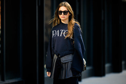 patou black sweatshirt, black cat eye sunglasses, silver pleated skirt, school girl skirt, oversiwed black pants, Allegra shaw, fashion week, frenchystyle, FW, jonathan paciullo, street style, NYFW, NEW YORK, AUTUMN WINTER 2022-2023, FALL WINTER 2022_2023, FW 22-23, atmosphere details, horizontal