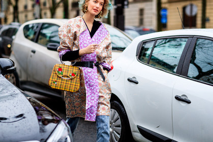 atmosphere details, AUTUMN WINTER 2017-2018, AW 17-18, black belt, blue denim, checked bag, chinese print, denim pants, detail, dyed hair, earrings, FALL WINTER 2017-2018, fashion week, floral, flower, frenchystyle, FW, FW 17-18, graphic bag, horizontal, japanese print, jeans, jonathan paciullo, leather bag, leather belt, PARIS, PFW, pink jacket, plaid, printed bag, printed jacket, street style, tartan, trousers, yellow bag, zanita whittington