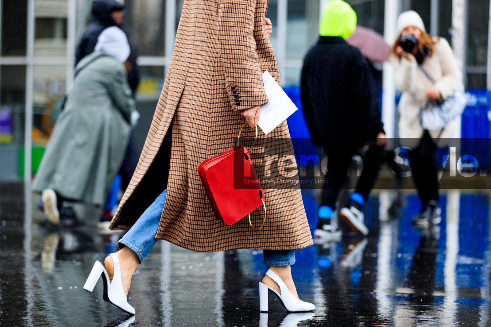 atmosphere details, AUTUMN WINTER 2017-2018, AW 17-18, back detail, beige coat, blue denim, caroline issa, checked coat, denim pants, detail, FALL WINTER 2017-2018, fashion week, frenchystyle, FW, FW 17-18, high heels, horizontal, jeans, jonathan paciullo, leather bag, leather shoes, PARIS, PFW, plaid, printed coat, red bag, street style, trousers, white shoes