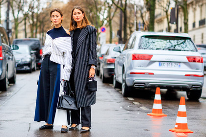 atmosphere details, AUTUMN WINTER 2017-2018, AW 17-18, black bag, black ballerinas, black coat, black pants, black shoes, black sweater, black top, earrings, FALL WINTER 2017-2018, fashion week, frenchystyle, full length, FW, FW 17-18, graphic coat, horizontal, jonathan paciullo, julia haghjoo, leather shoes, navy pants, off the shoulder, open back, PARIS, PFW, pleated pants, printed coat, printed shirt, street style, striped coat, striped shirt, sylvia haghjoo, tone on tone, total look black, trousers, white shirt, wide pants