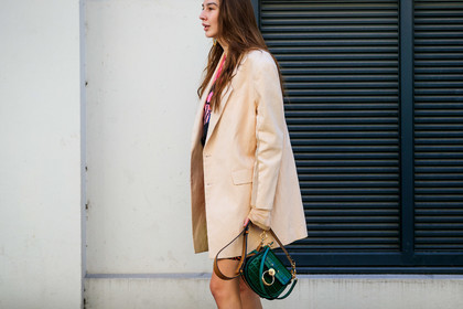 beige jacket, blazer, chloé, estelle pigault, green bag, leather bag, fashion week, frenchystyle, FW, jonathan paciullo, street style, PFW, PARIS, AUTUMN WINTER 2019-2020, AW 19-20, FALL WINTER 2019-2020, FW 19-20, horizontal, atmosphere details, detail