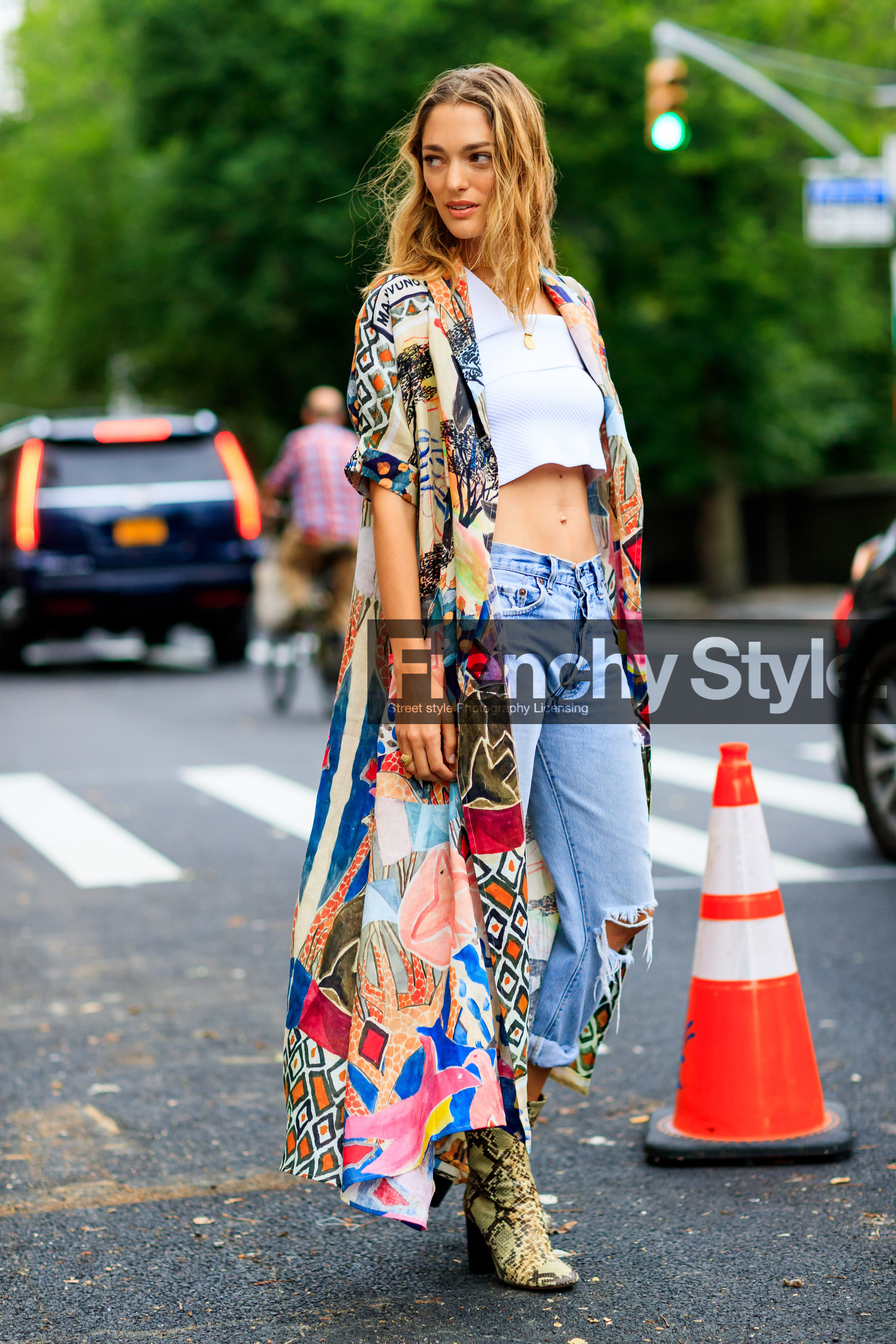 animal print, beige boots, blue denim, crop top, denim pants, drawings, graphic jacket, high heels, jeans, leather shoes, multicolor jacket, printed jacket, snake print, trousers, white top, fashion week, frenchystyle, FW, jonathan paciullo, street style, NYFW, NEW YORK, SPRING SUMMER 2019, SS 19, vertical, full length