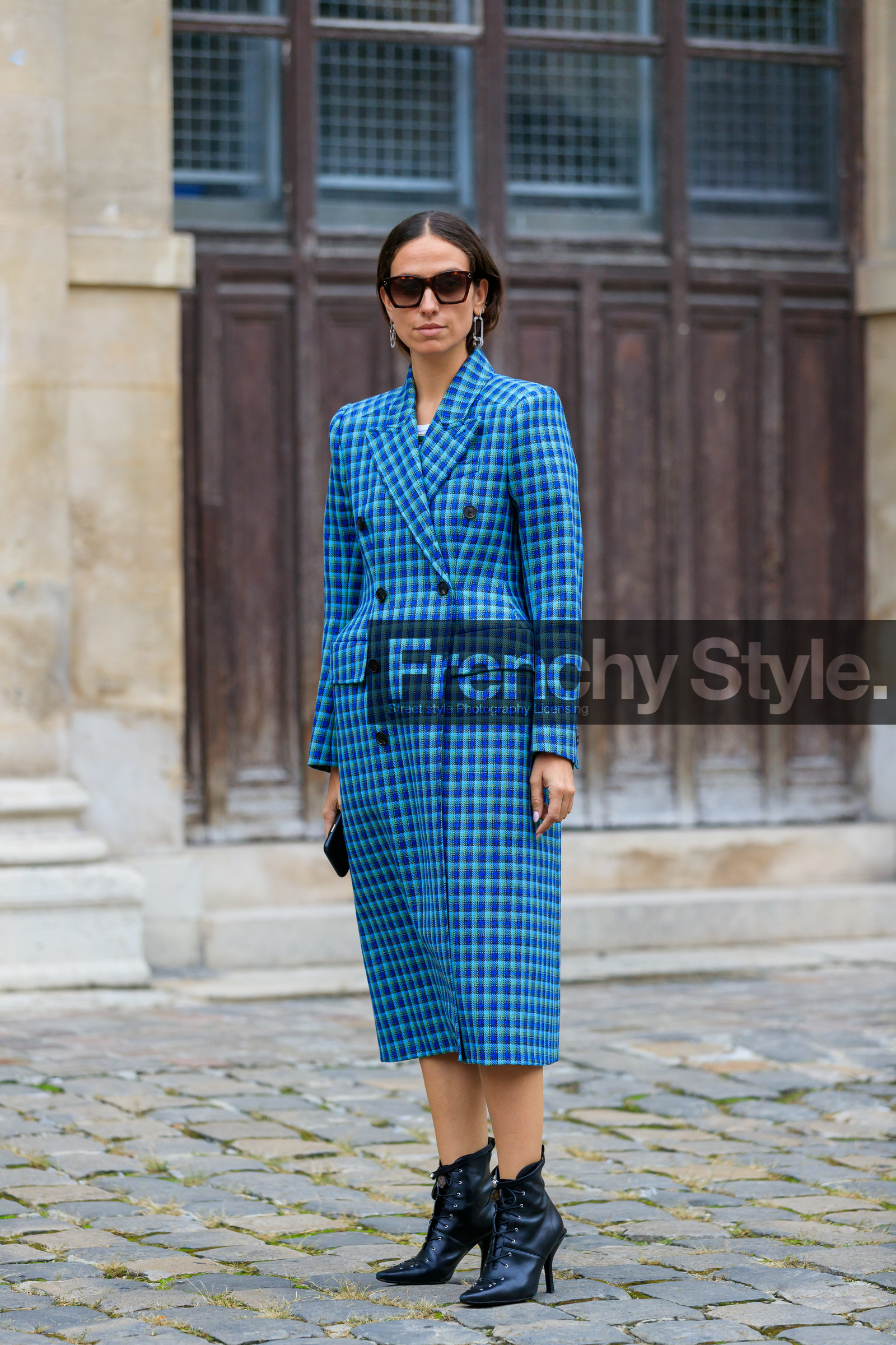 erika boldrin, silvered earrings, dangling earrings, celine sunglasses, scale sunglasses, big sunglasses, blue coat, checked coat, balenciaga coat, black leather boots, low boots, laced boots, sharp end boots, louis vuitton boots, high heels boots, fashion week, frenchystyle, FW, jonathan paciullo, street style, PFW, PARIS, SPRING SUMMER 2020, SS 20, horizontal, full length
