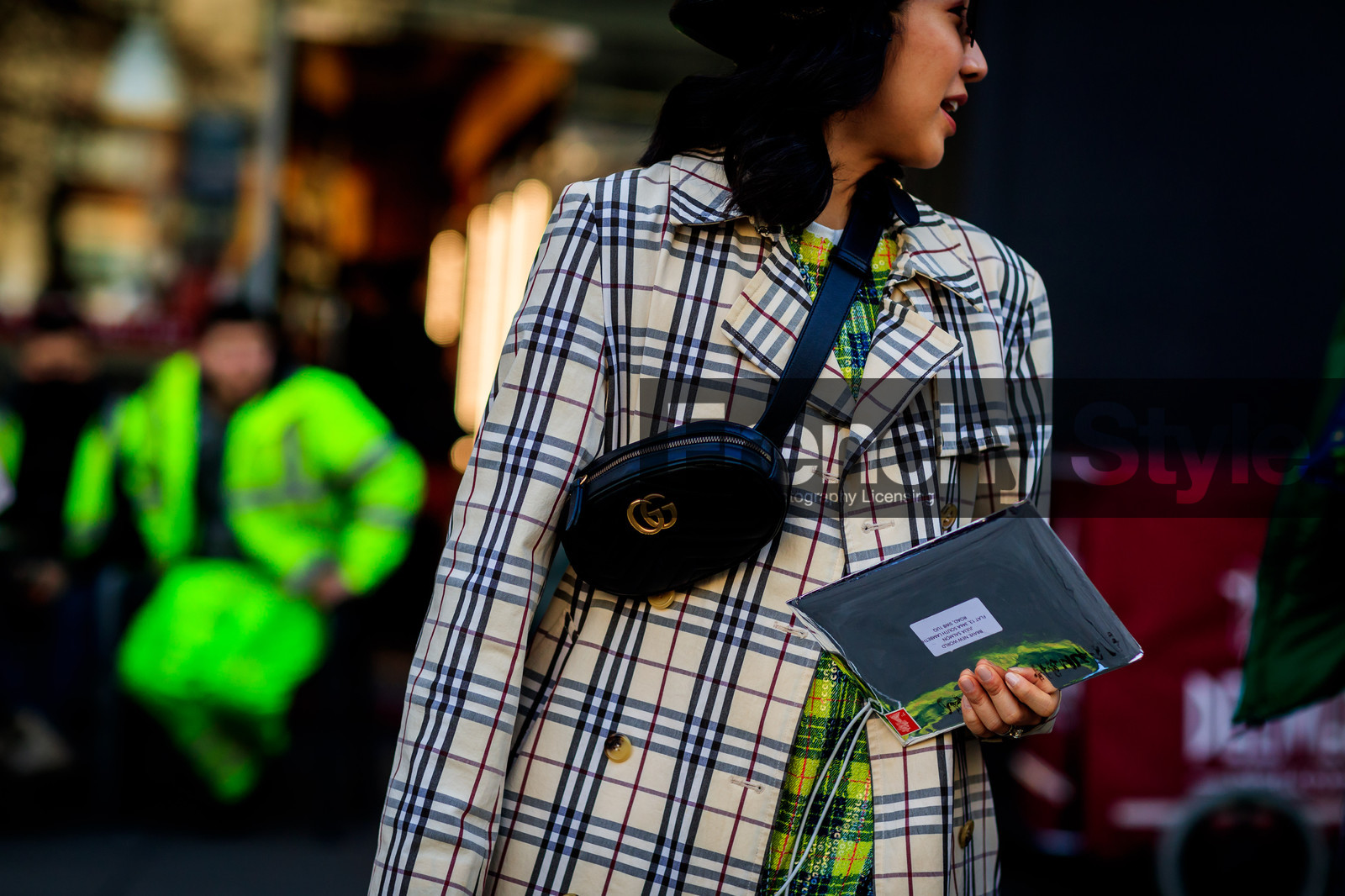 beige coat, black bag, burberry, checked, fanny pack, graphic dress, graphic jacket, gucci, leather bag, plaid, printed dress, printed jacket, sunglasses, trench coat, vêtements, yellow dress, fashion week, frenchystyle, FW, jonathan paciullo, street style, LFW, LONDON, AUTUMN WINTER 2018-2019, AW 18-19, FALL WINTER 2018-2019, FW 18-19, horizontal, atmosphere details, detail