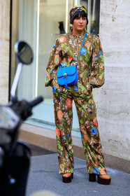 maria bernad, floral printed shirt, floral printed pants, floral print total look, silk shirt, silk pants, silk scarf, floral printed scarf, loose shirt, loose pants, pyjama look, brown shirt, brown pants, crossbody bag, blue leather bag, peter pilotto bag, platform shoes, camel leather shoes, wooden heels shoes, fashion week, frenchystyle, FW, jonathan paciullo, street style, MFW, MILAN, SPRING SUMMER 2020, SS 20