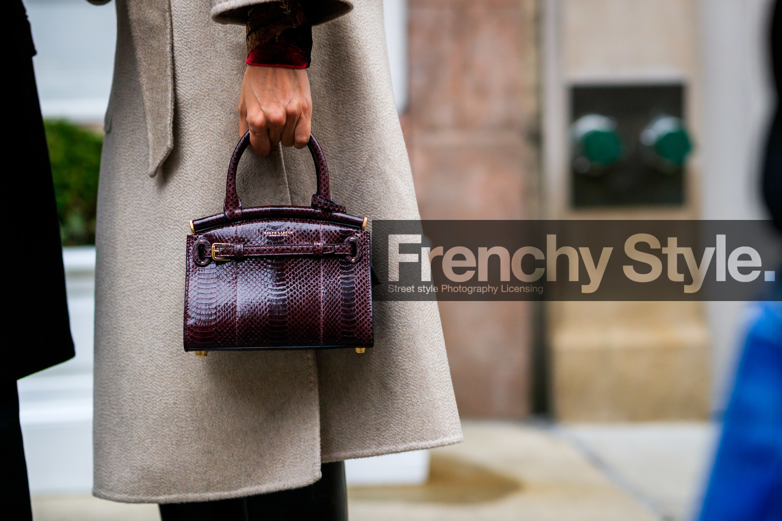 beige coat, bordeaux, burgundy, leather bag, ralph lauren, red bag, frenchystyle, jonathan paciullo, street style, NYFW, NEW YORK, AUTUMN WINTER 2019-2020, AW 19-20, FALL WINTER 2019-2020, FW 19-20, fashion week, FW, atmosphere details, horizontal, detail