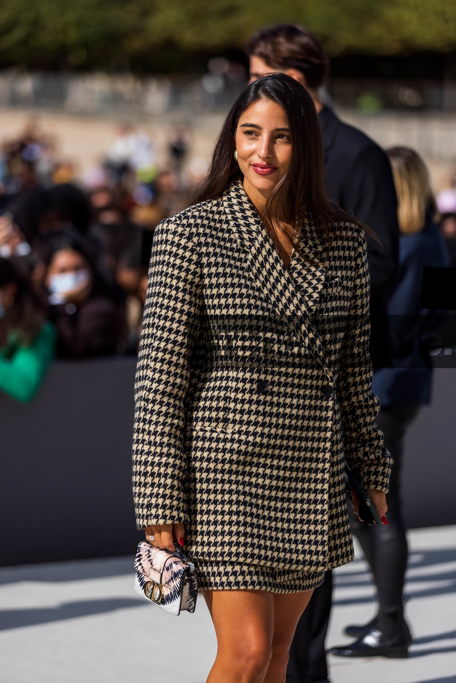 bag, beige blazer, beige skirt, Bettina Looney, blazer, dior bag, houndstooth check, mini skirt, print, printed blazer, printed skirt, skirt, small bag, street style, jonathan paciullo, FW, frenchystyle, fashion week, PFW, PARIS, SPRING SUMMER 2022, SS 22, vertical, atmosphere details