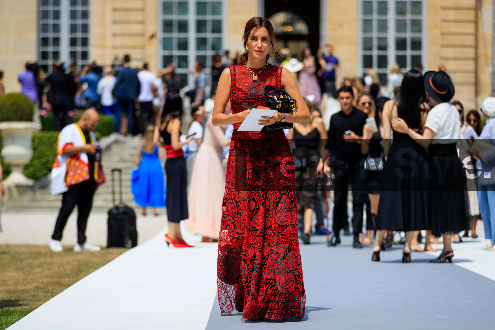 black bag, christian dior, embroidered dress, graphic dress, leather bag, necklace, printed dress, red dress, fashion week, frenchystyle, FW, jonathan paciullo, street style, PFW, PARIS, horizontal, atmosphere details, full length, AUTUMN WINTER 2018-2019, FALL WINTER 2018-2019, FW 18-19, gala gonzalez