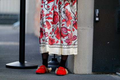 floral, flowers, fur shoes, graphic skirt, gucci, leather shoes, loafers, printed skirt, red shoes, white skirt, fashion week, frenchystyle, FW, jonathan paciullo, street style, MFW, MILAN, AUTUMN WINTER 2019-2020, AW 19-20, FALL WINTER 2019-2020, FW 19-20, atmosphere details, detail, horizontal
