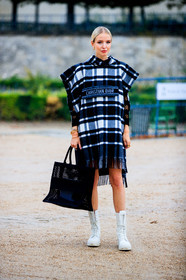 leonie hanne, dior earrings, dior jacket, dior total look, dior bag, dior boots, pearl earrings, golden earrings, multi bracelet, dior bracelet, cartier bracelet, cartier clou bracelet, golden bracelet, black cape, white cape, plaid cape, checked cape, sleeveless cape, logo printed cape, black bag, openwork bag, shopping bag, hand bag, white leather boots, laced boots, flat boots, military boots, fashion week, frenchystyle, FW, jonathan paciullo, street style, PFW, PARIS, SPRING SUMMER 2021, SS 21, vertical, full length
