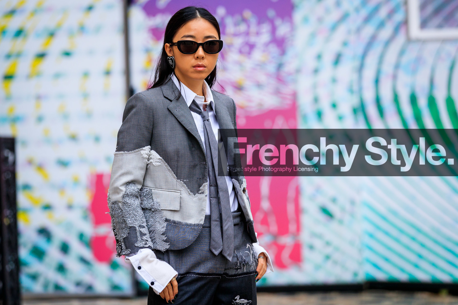 yuyu zhangzou, yuwei zhangzou, thom browne look, thom browne jacket, thom browne tie, thom browne shirt, thom browne pants, saint laurent sunglasses, black sunglasses, black earrings, heart shape earrings, strassed earrings, grey jacket, grey tie, grey total look, patchwork jacket, patchwork pants, used jacket, used pants, white shirt, fashion week, frenchystyle, FW, jonathan paciullo, street style, PFW, PARIS, SPRING SUMMER 2020, SS 20, horizontal, atmosphere details, detail