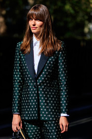 blazer, graphic jacket, green jacket, printed jacket, trousers, white shirt, fashion week, frenchystyle, FW, jonathan paciullo, street style, LFW, LONDON, SPRING SUMMER 2019, SS 19, vertical, detail, atmosphere details