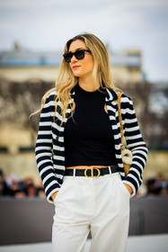 stripe cardigan, blue cardiga, white cardigan, black sunglasses, black top, dior belt, white pants, brown bag, adenorah, anne laure mais, fashion week, frenchystyle, FW, jonathan paciullo, street style, AUTUMN WINTER 2022-2023, FALL WINTER 2022_2023, FW 22-23, PFW, PARIS, vertical, detail