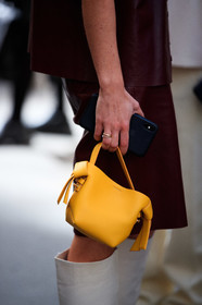 yellow leather bag, hand bag, acne studios bag, bag detail, close up detail, PARIS, PFW, fashion week, frenchystyle, FW, jonathan paciullo, street style, SPRING SUMMER 2021, SS 21, vertical, atmosphere details, detail