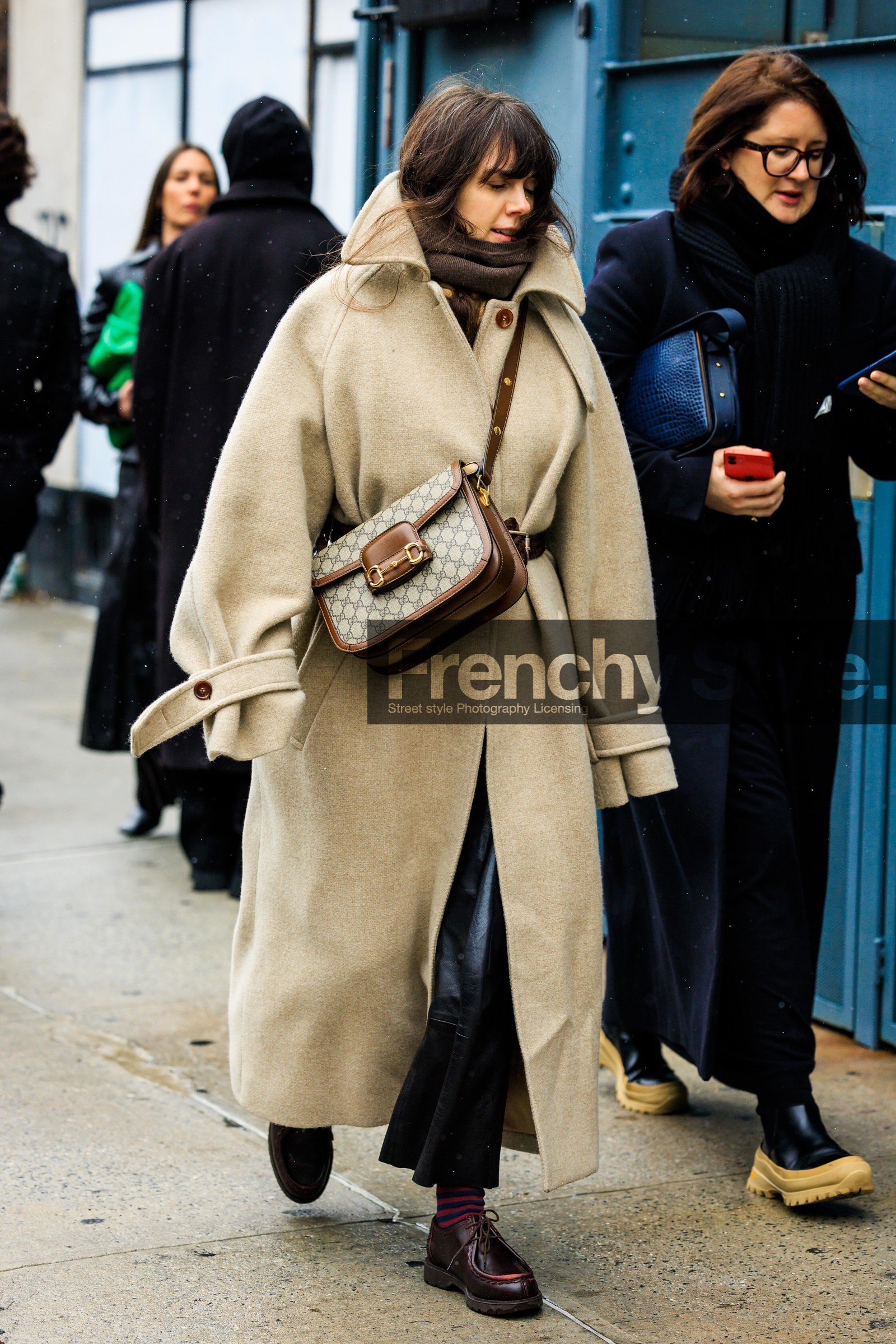 gucci handbag, gucci logo bag, gucci crossbody bag, crossbody bag, winter trench, light grey trench, fashion week, frenchystyle, FW, jonathan paciullo, street style, NYFW, NEW YORK, AUTUMN WINTER 2022-2023, FALL WINTER 2022_2023, FW 22-23, vertical, full length