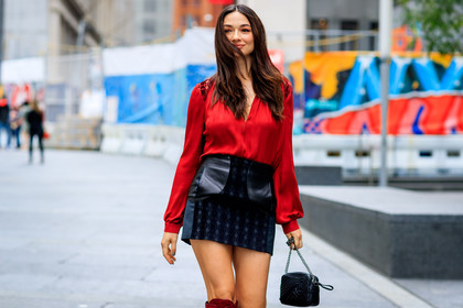 black bag, black skirt, graphic skirt, leather bag, leather skirt, printed skirt, red shirt, street style, jonathan paciullo, FW, frenchystyle, fashion week, NYFW, NEW YORK, SPRING SUMMER 2019, SS 19, atmosphere details, horizontal, detail
