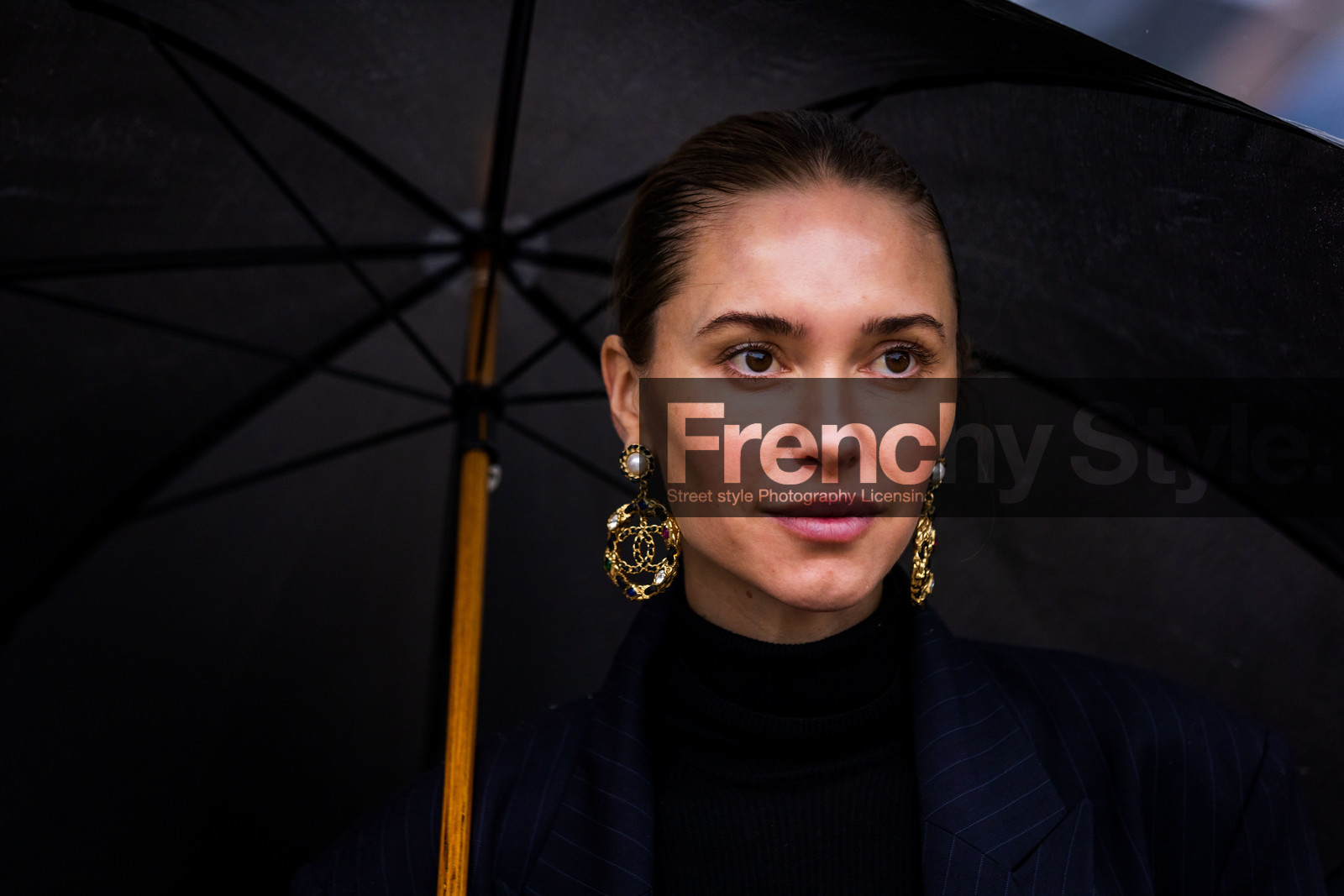 chanel earrings, earrings, gold earrings, pearl, Pernille Teisbaek, statement earrings, fashion week, frenchystyle, FW, jonathan paciullo, street style, PFW, PARIS, SPRING SUMMER 2022, SS 22, horizontal, atmosphere details