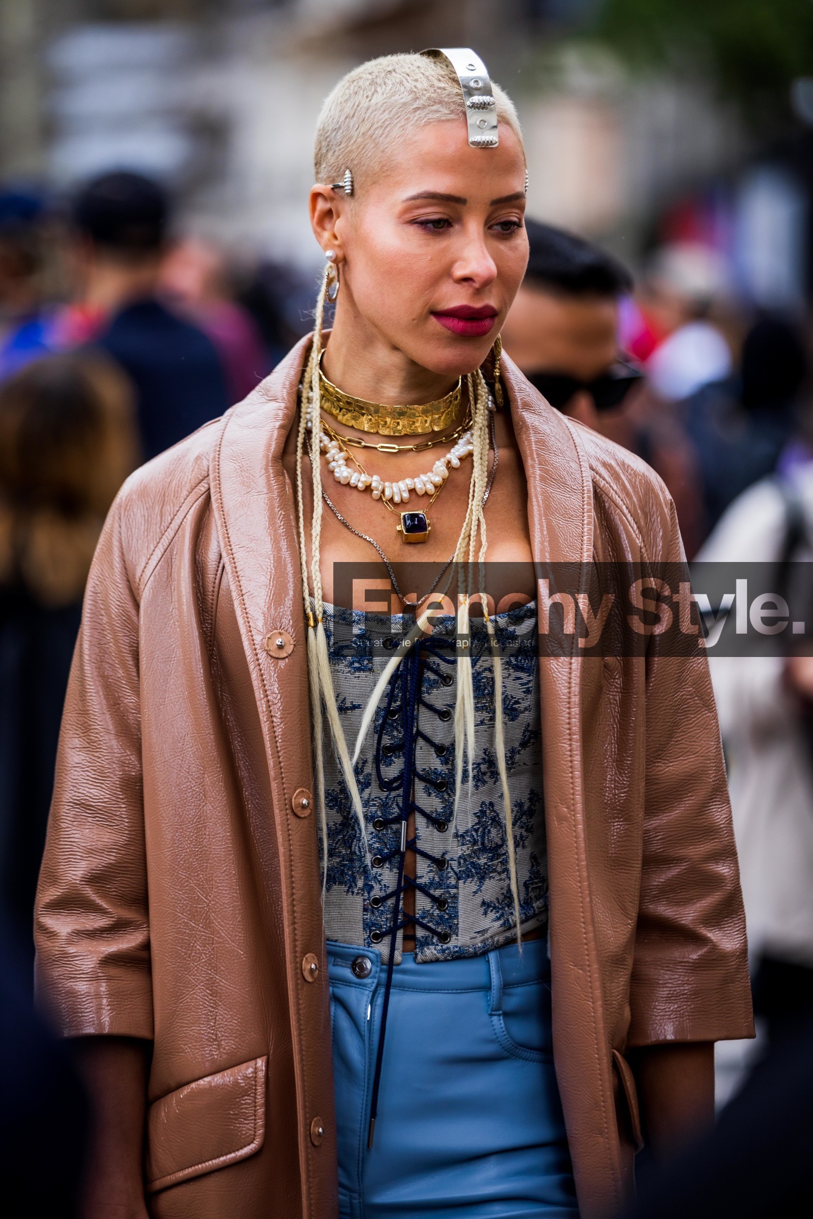 blue pants, brown coat, bustier, choker, coat, gold choker, grey bustier, hair jewel, hairstyle, lace up top, layering necklace, leather coat, necklace, pearl necklace, printed bustier, street style, jonathan paciullo, FW, frenchystyle, fashion week, PFW, PARIS, SPRING SUMMER 2022, SS 22, vertical, atmosphere details