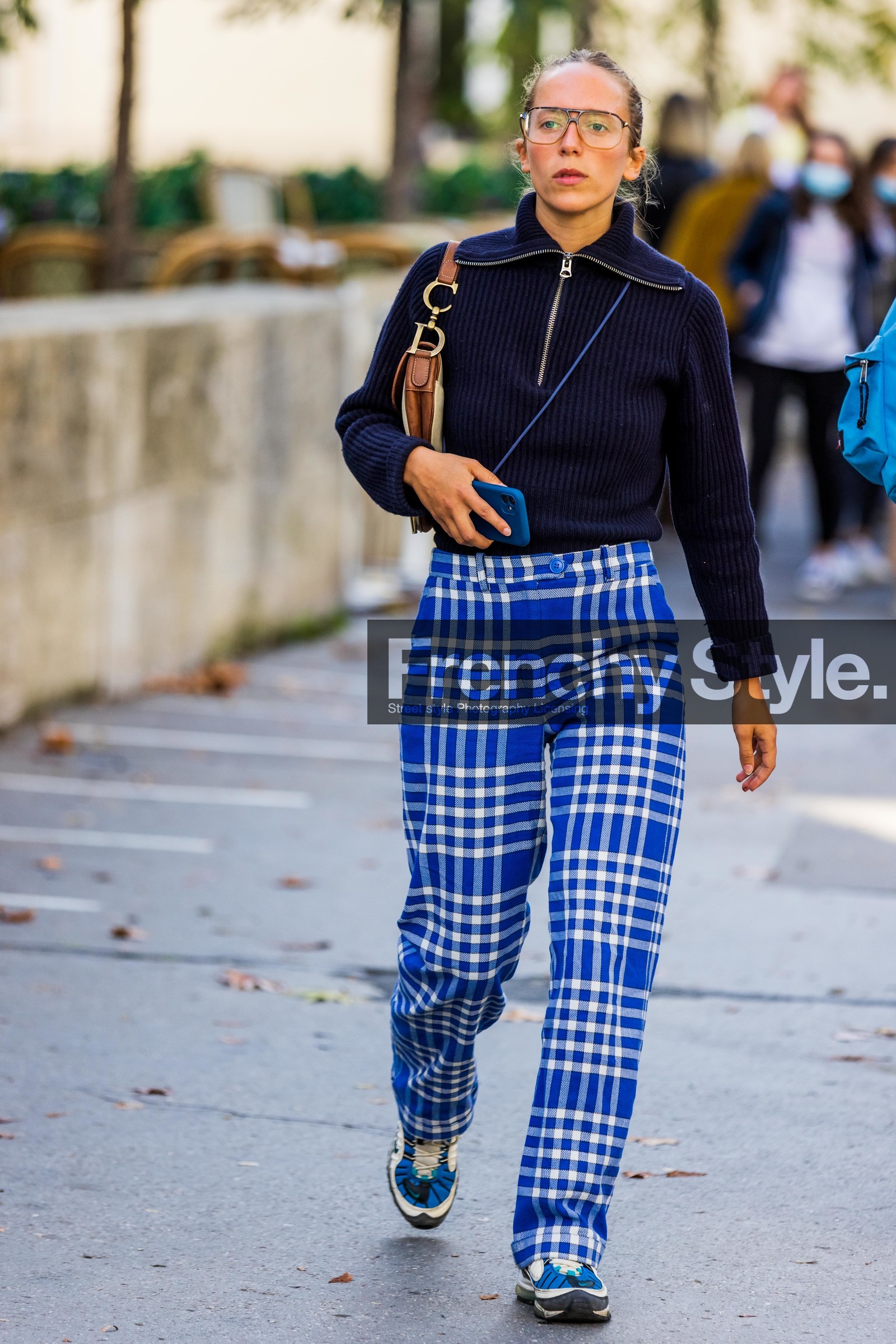 aviator, bag, blue jumper, blue pants, blue sneakers, camel bag, check, checked pants, color, dior bag, glasses, jumper, knit, knitwear, marine blue jumper, pants, print, printed pants, sneakers, zipped knit, electric blue, fashion week, frenchystyle, FW, jonathan paciullo, street style, PFW, PARIS, SPRING SUMMER 2022, SS 22, vertical, full length