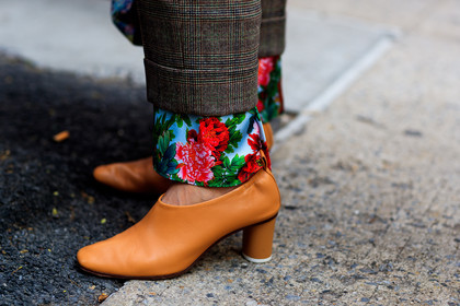 atmosphere details, balenciaga, beige shoes, detail, fashion week, floral, flower, frenchystyle, FW, grey pants, high heels, horizontal, jonathan paciullo, leather shoes, NEW YORK, NYFW, rachael wang, SPRING SUMMER 2018, SS 18, street style, trousers