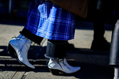 blue shirt, checked, checked shirt, denim pants, graphic shirt, high heels, jeans, leather shoes, plaid, printed shirt, tartan, trousers, white boots, street style, jonathan paciullo, FW, frenchystyle, fashion week, NYFW, NEW YORK, AUTUMN WINTER 2018-2019, AW 18-19, FALL WINTER 2018-2019, FW 18-19, atmosphere details, horizontal, detail
