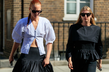 black and white look, black total look, black sunglasses, butterfly sunglasses, golden earrings, hoop earrings, white shirt, balloon sleeves, black skirt, black blouse, smocked blouse, plaited hair, hair details, fashion week, frenchystyle, FW, jonathan paciullo, street style, atmosphere details, horizontal, detail