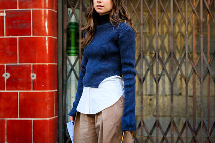 atmosphere details, AUTUMN WINTER 2017-2018, AW 17-18, beige pants, detail, FALL WINTER 2017-2018, fashion week, florrie thomas, frenchystyle, FW, FW 17-18, horizontal, jonathan paciullo, LFW, LONDON, navy sweater, street style, trousers, white shirt, wide pants