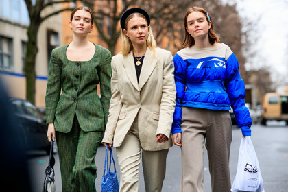beige jacket, beige pants, beige suit, blazer, blue bag, blue sweater, brown pants, courrèges, courtney trop, green jacket, green pants, green suit, headband, leather bag, molly and reese blustein, necklace, trousers, white bag, frenchystyle, jonathan paciullo, street style, NYFW, NEW YORK, AUTUMN WINTER 2019-2020, AW 19-20, FALL WINTER 2019-2020, FW 19-20, fashion week, FW, atmosphere details, horizontal, detail